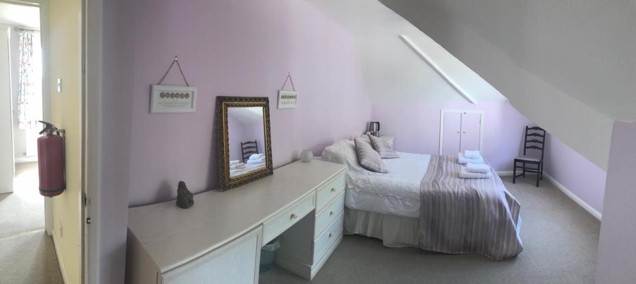 Healing Waters Sanctuary: Glastonbury's Holistic Retreat Exterior photo