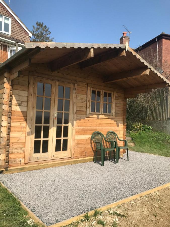 Healing Waters Sanctuary: Glastonbury's Holistic Retreat Exterior photo